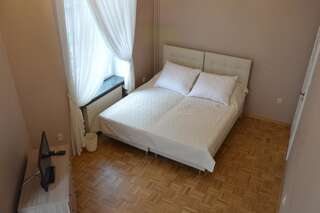 Хостелы Ada Aparthouse Вроцлав Стандартный двухместный номер с 1 кроватью и общей ванной комнатой-5